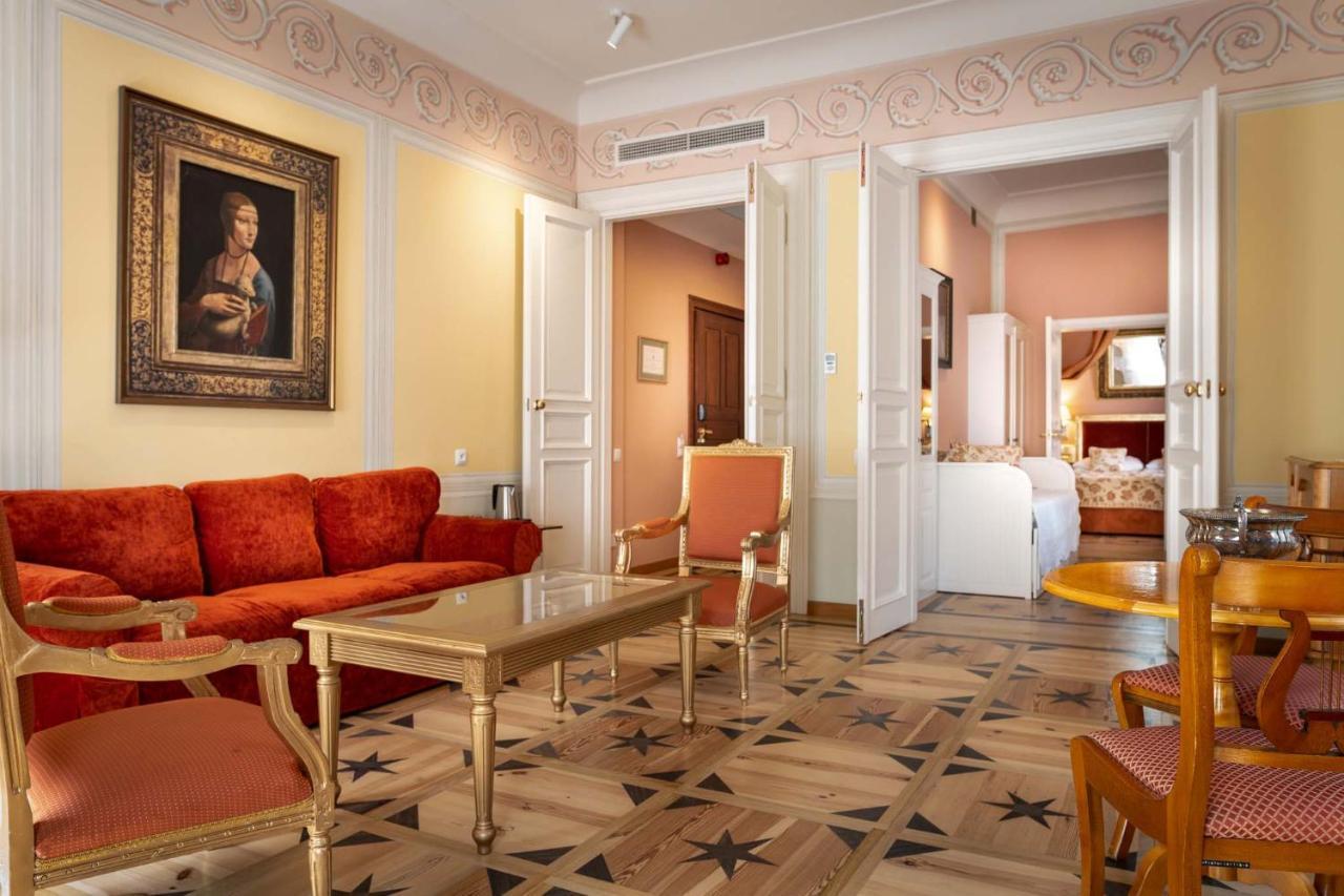Deluxe Suite,1240530871:JPEG