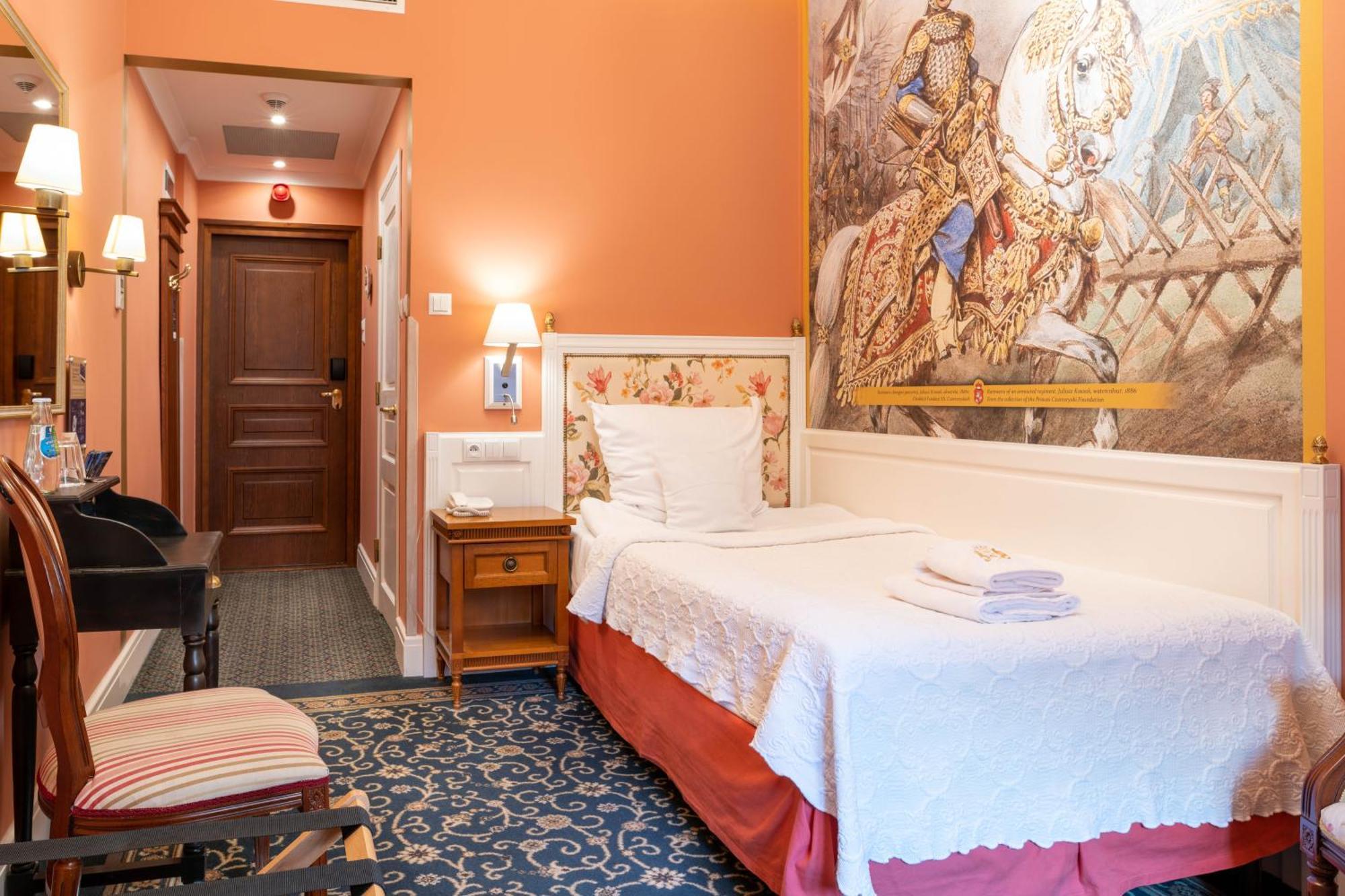Single Room,691343523:JPEG